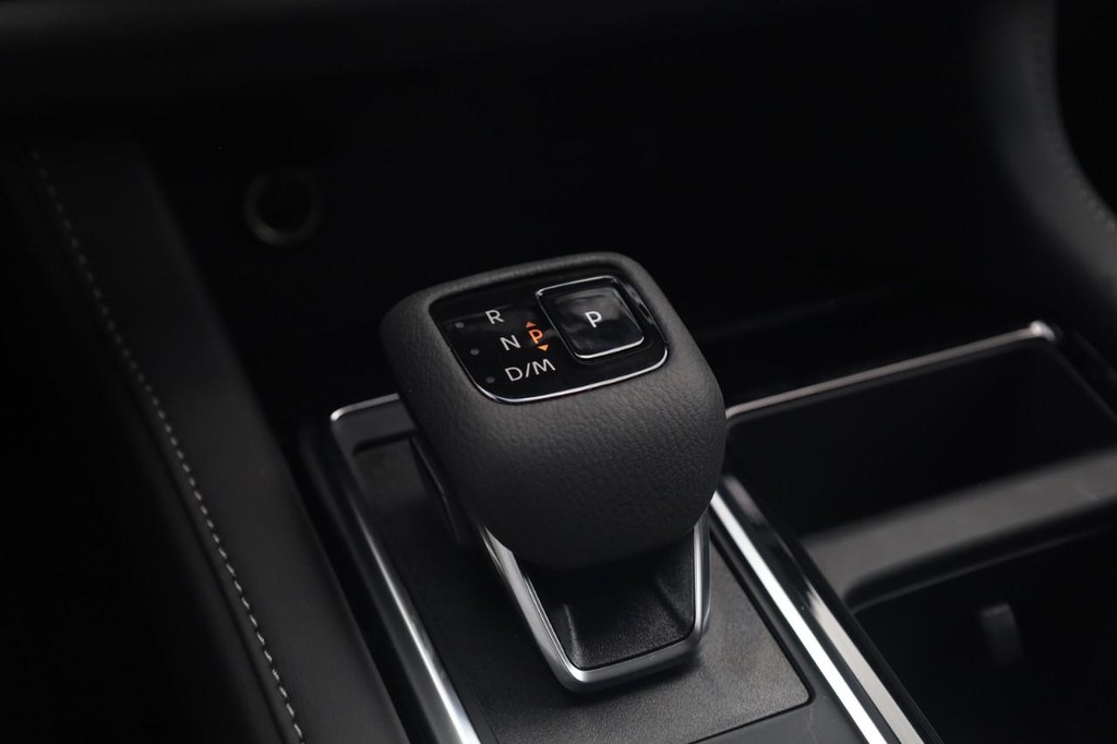 Nissan Pathfinder Vehicle Full-screen Gallery Image 19