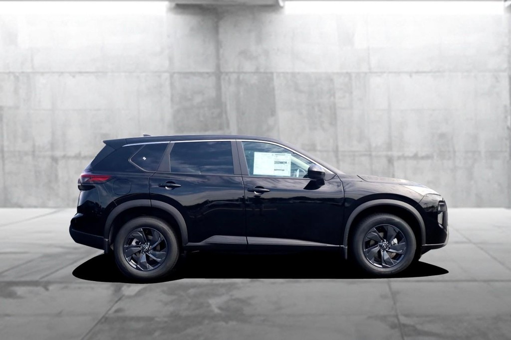 Nissan Rogue Vehicle Image 05