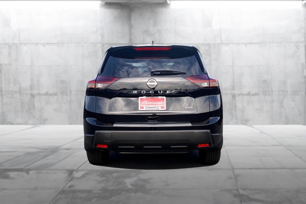 Nissan Rogue Vehicle Image 06