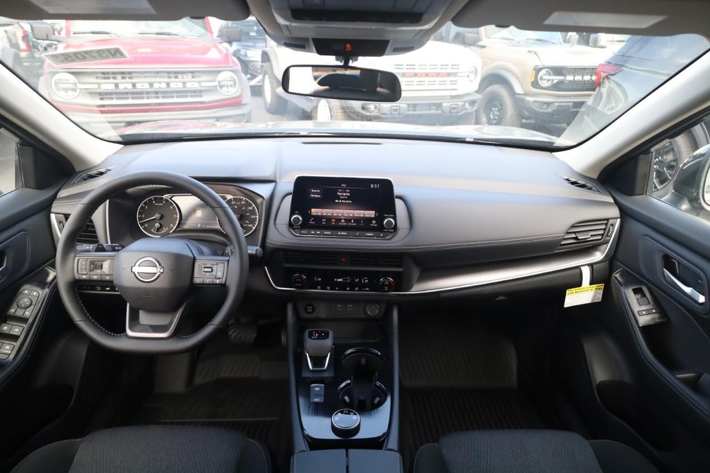 Nissan Rogue Vehicle Image 07