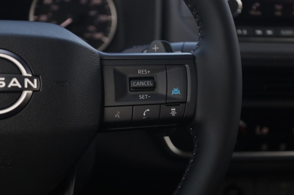 Nissan Rogue Vehicle Image 09