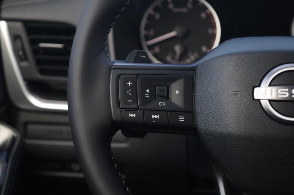 Nissan Rogue Vehicle Image 10