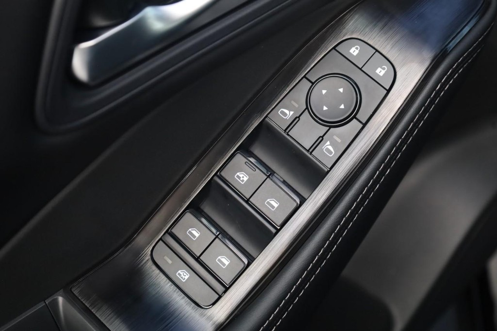 Nissan Rogue Vehicle Image 11