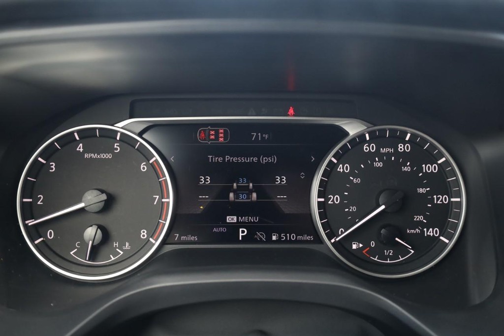 Nissan Rogue Vehicle Image 13
