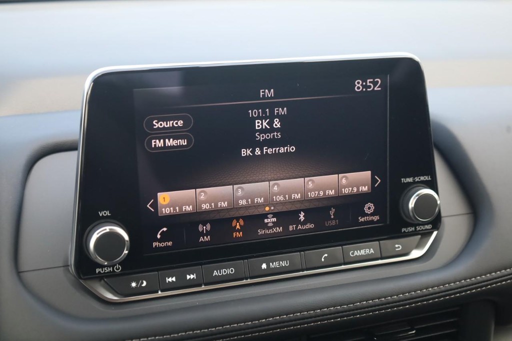 Nissan Rogue Vehicle Image 14