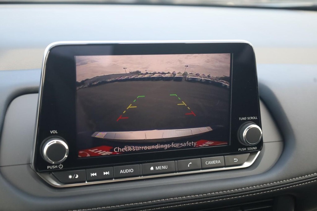 Nissan Rogue Vehicle Image 15