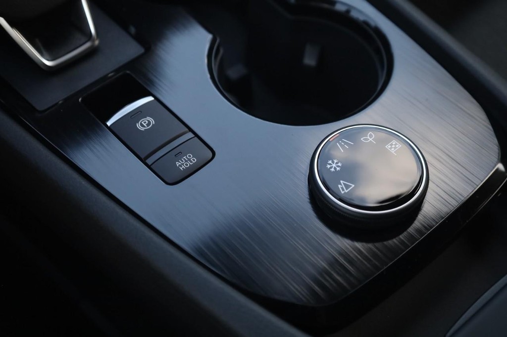 Nissan Rogue Vehicle Image 18