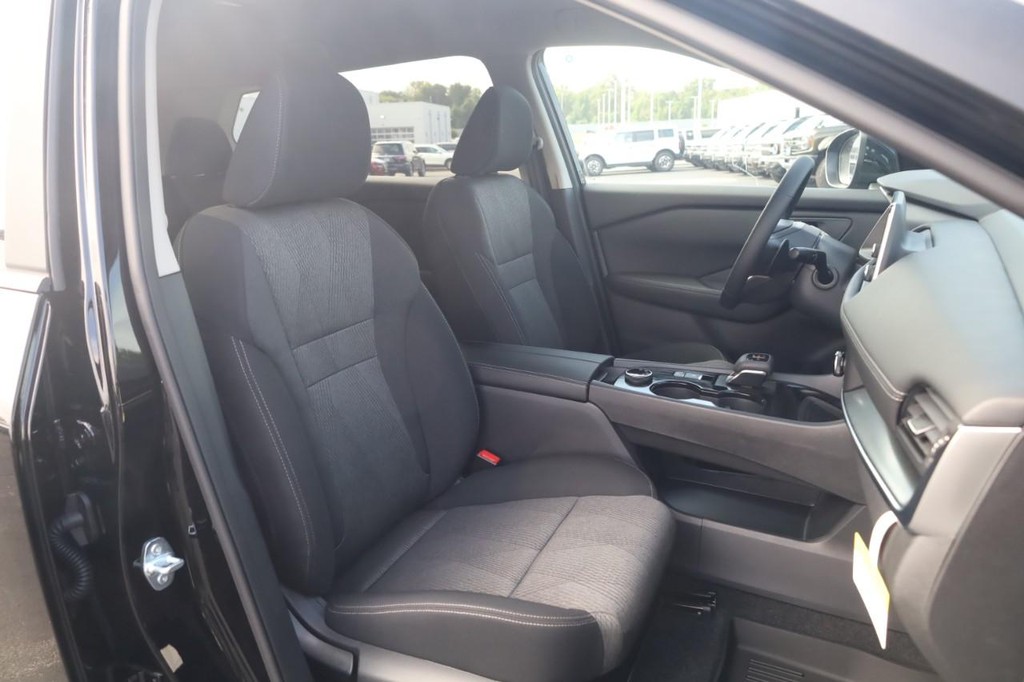 Nissan Rogue Vehicle Image 21