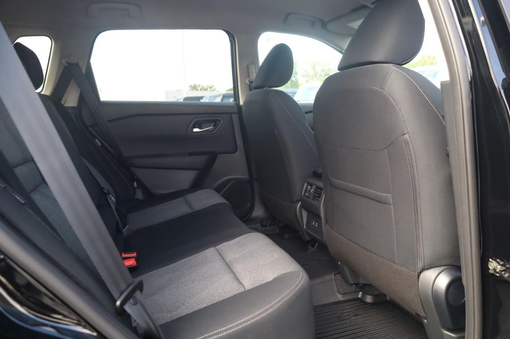 Nissan Rogue Vehicle Image 22