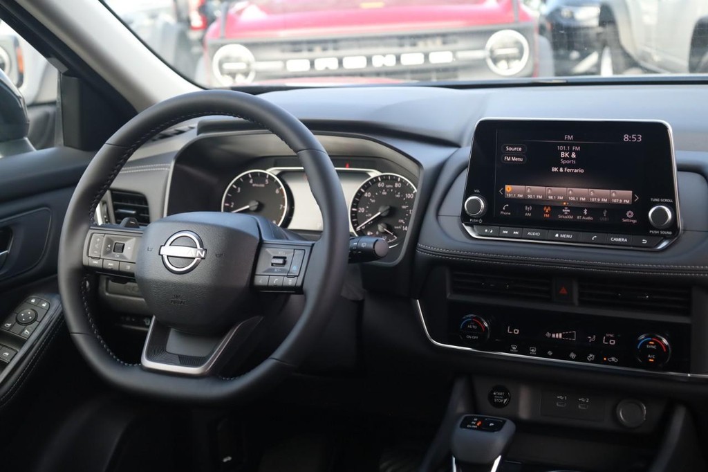 Nissan Rogue Vehicle Image 24