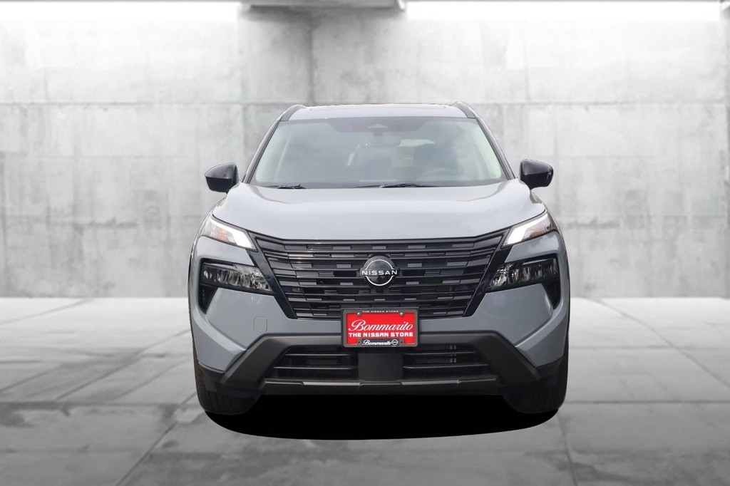 Nissan Rogue Vehicle Image 04