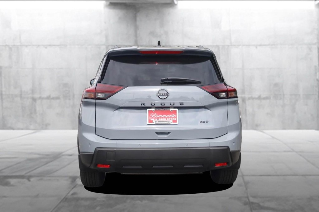 Nissan Rogue Vehicle Image 06