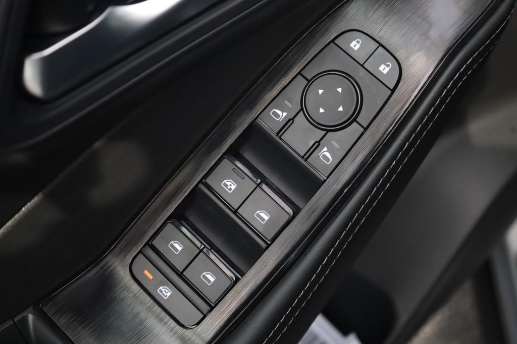 Nissan Rogue Vehicle Image 11