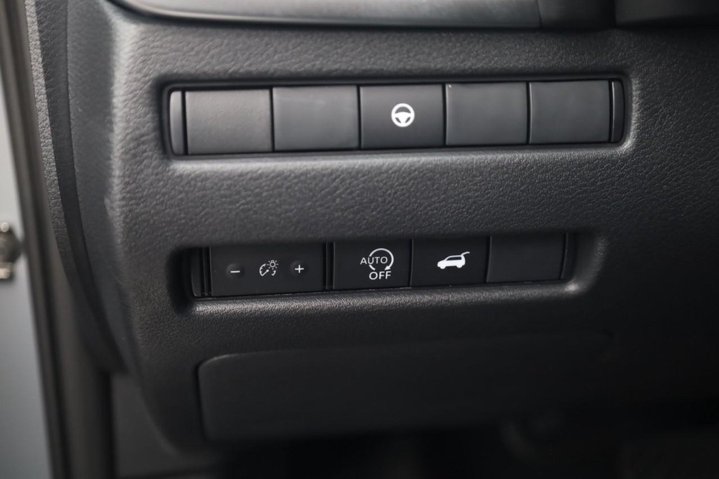 Nissan Rogue Vehicle Image 12