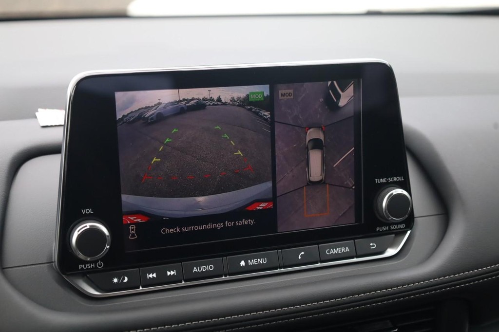 Nissan Rogue Vehicle Image 15