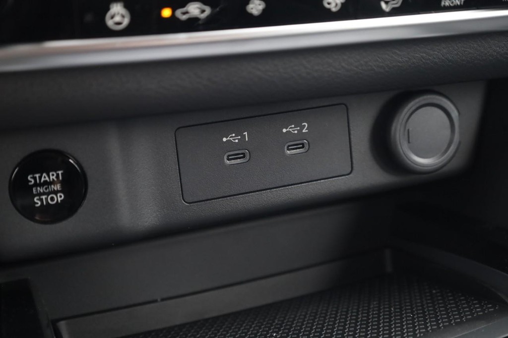 Nissan Rogue Vehicle Image 17
