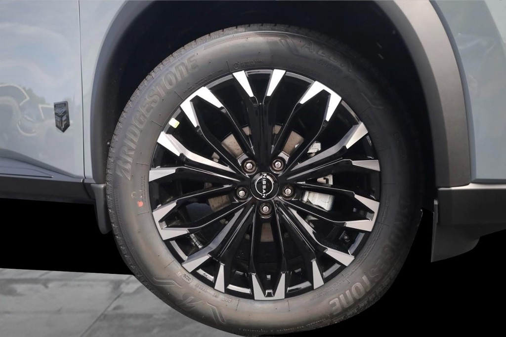 Nissan Rogue Vehicle Image 03