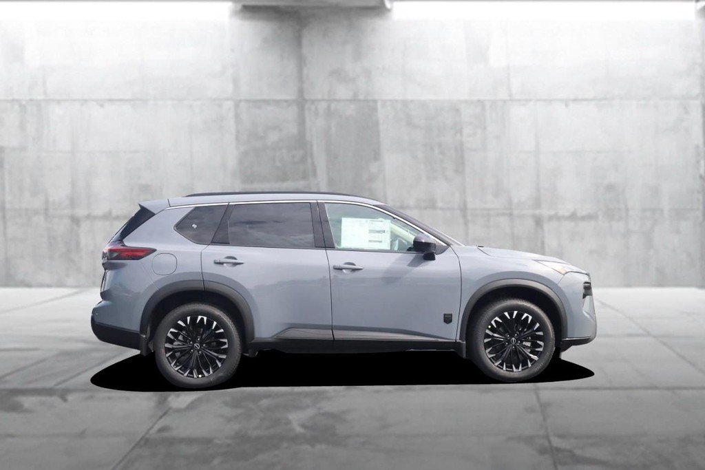Nissan Rogue Vehicle Image 05