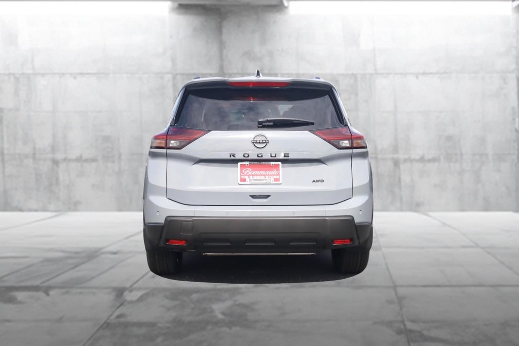 Nissan Rogue Vehicle Image 06