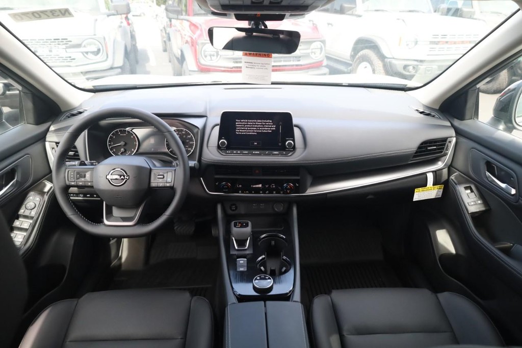 Nissan Rogue Vehicle Image 07
