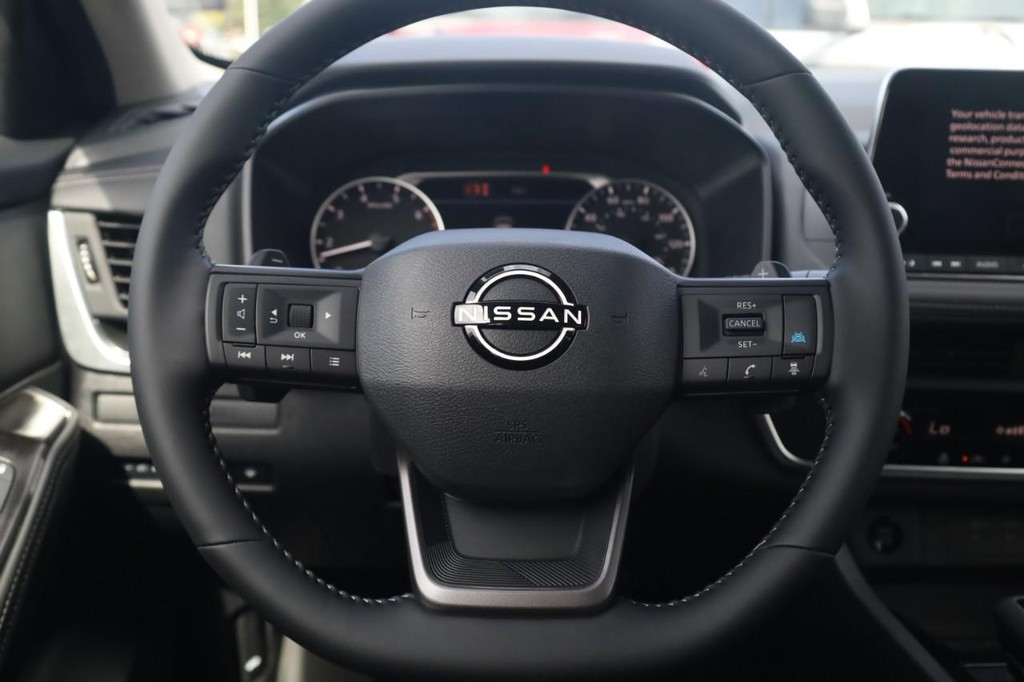 Nissan Rogue Vehicle Image 08