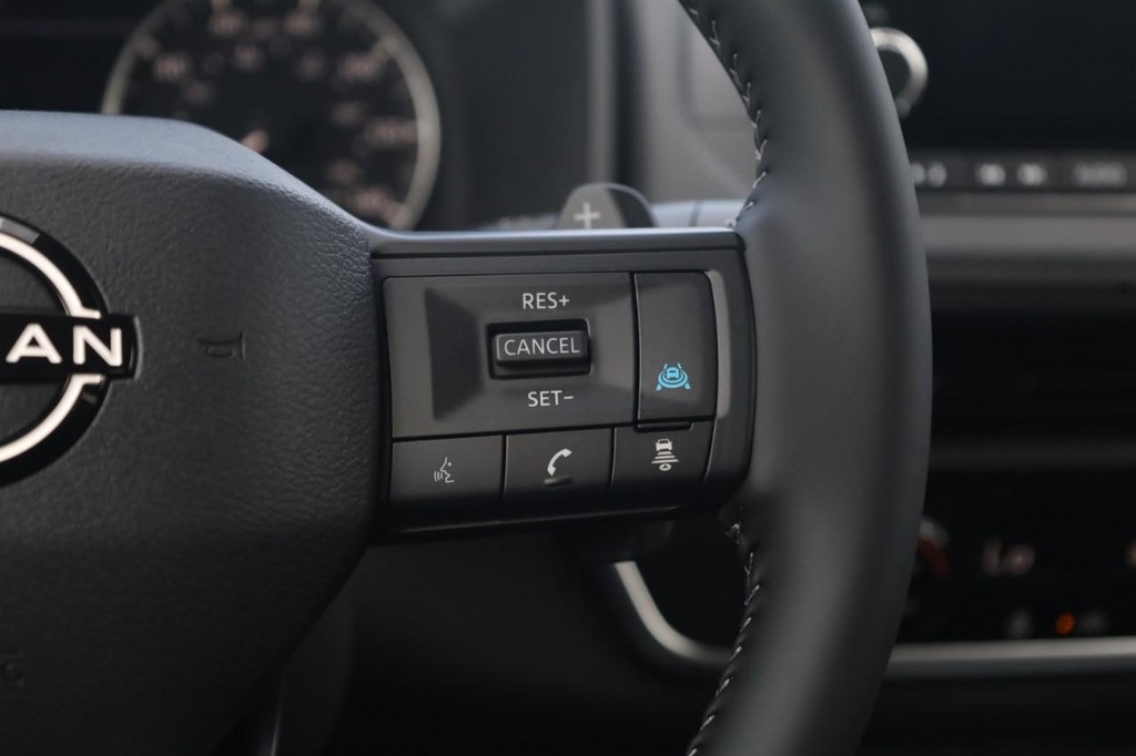 Nissan Rogue Vehicle Image 09