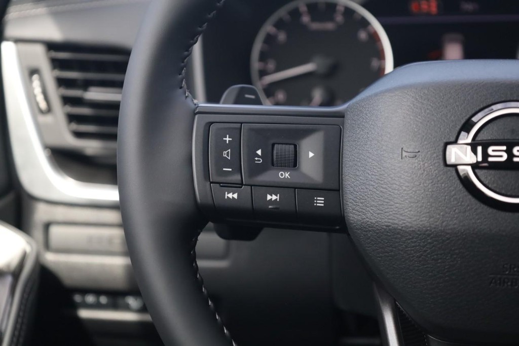 Nissan Rogue Vehicle Image 10