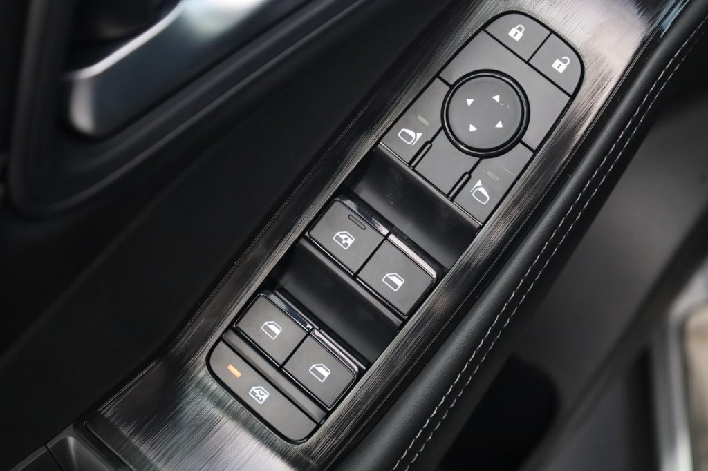 Nissan Rogue Vehicle Image 11