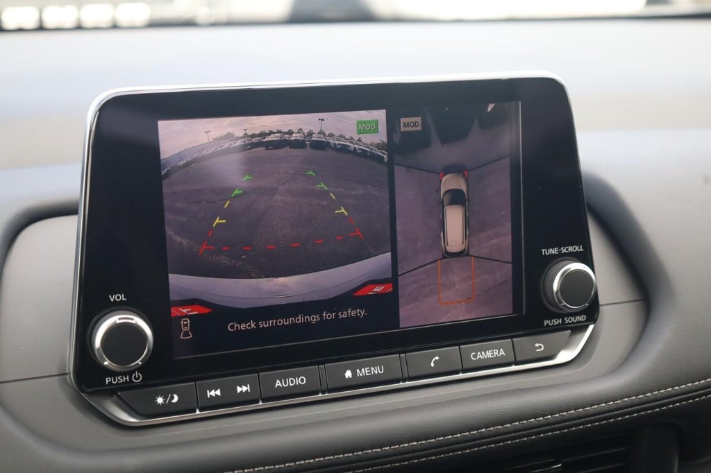 Nissan Rogue Vehicle Image 15