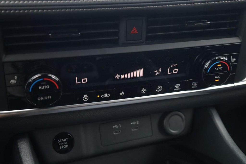 Nissan Rogue Vehicle Image 16