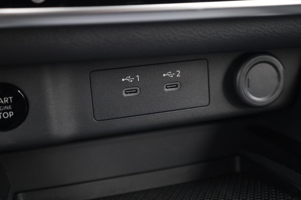 Nissan Rogue Vehicle Image 17