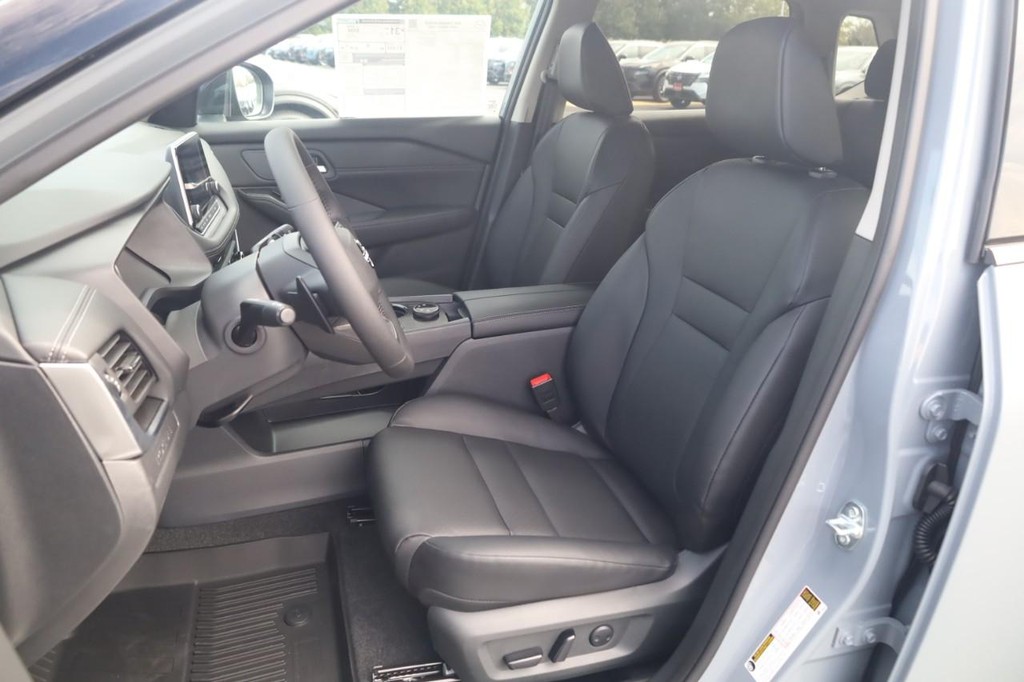 Nissan Rogue Vehicle Image 20