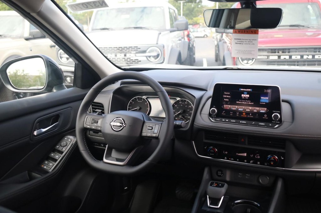 Nissan Rogue Vehicle Image 23