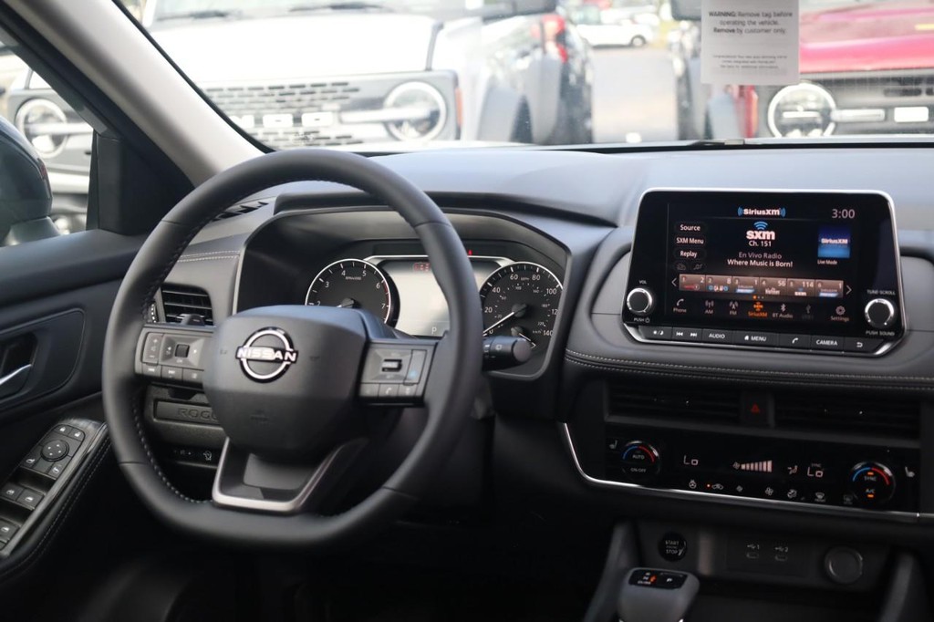 Nissan Rogue Vehicle Image 24