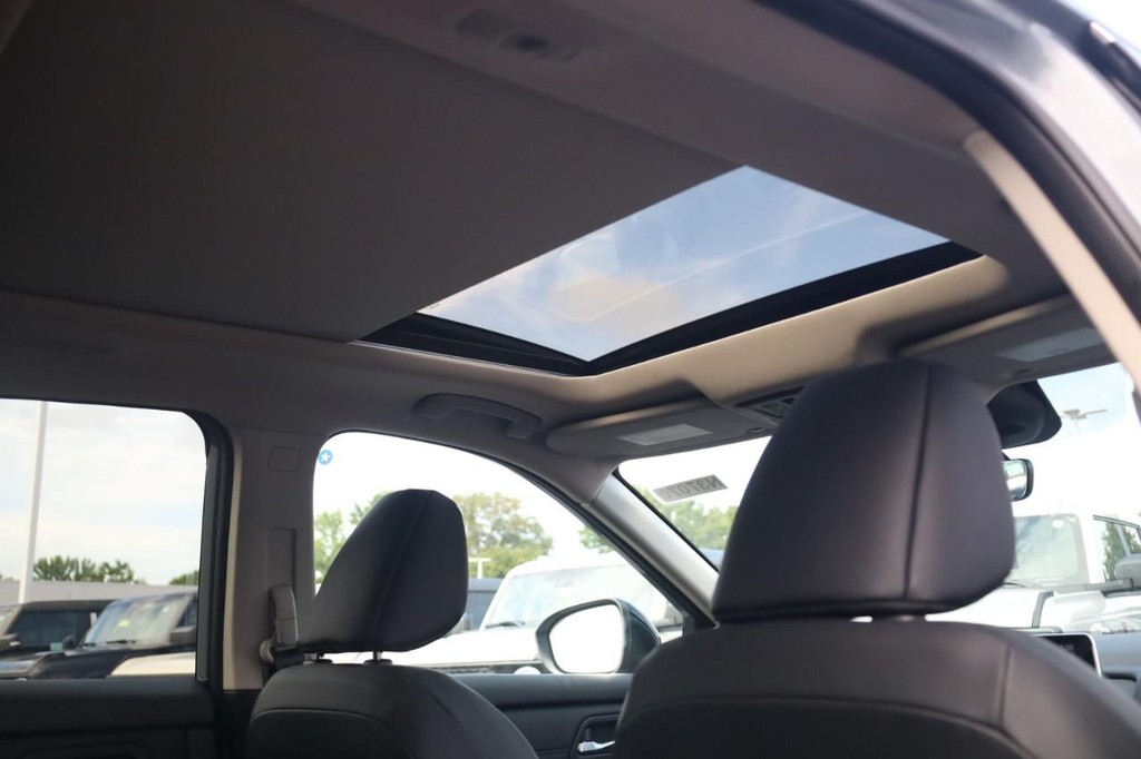 Nissan Rogue Vehicle Image 25