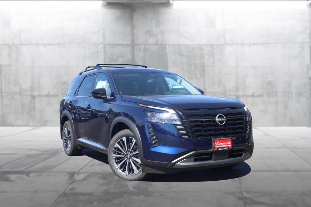Nissan Pathfinder Vehicle Image 02