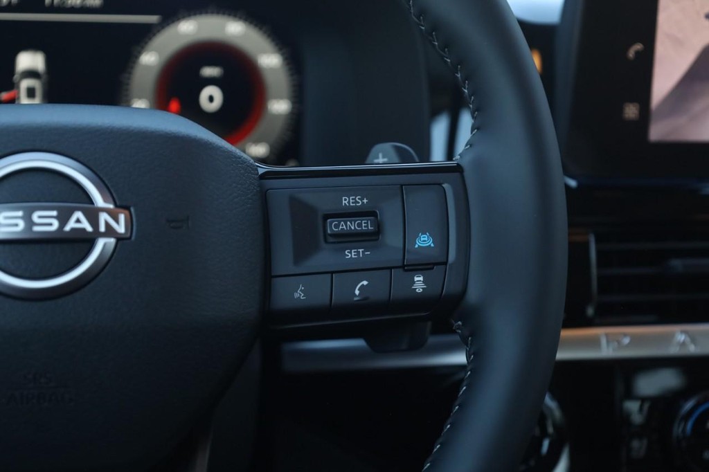 Nissan Pathfinder Vehicle Image 09