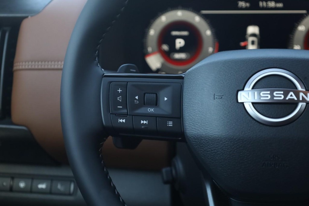Nissan Pathfinder Vehicle Image 10