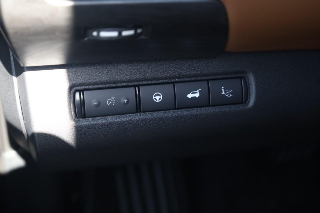 Nissan Pathfinder Vehicle Image 12