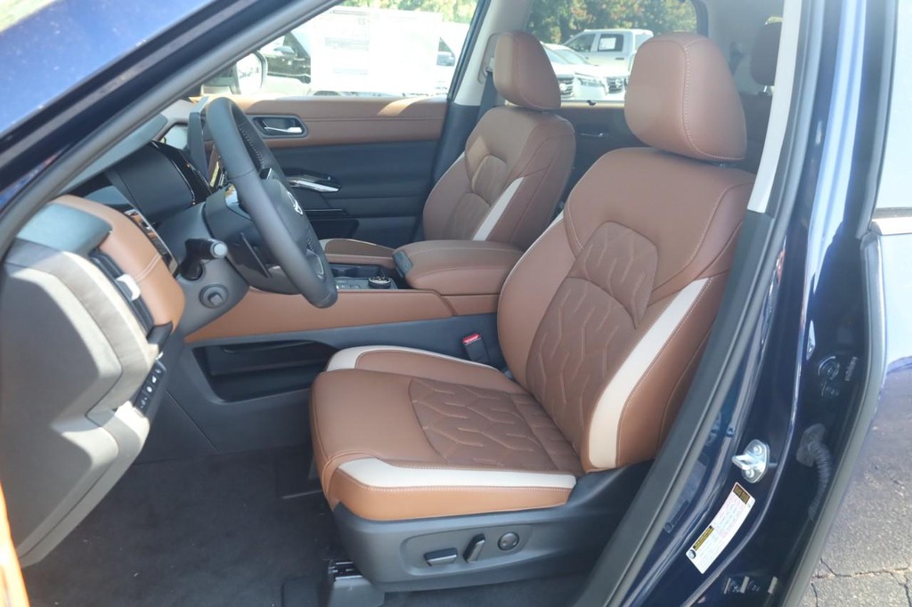 Nissan Pathfinder Vehicle Image 20