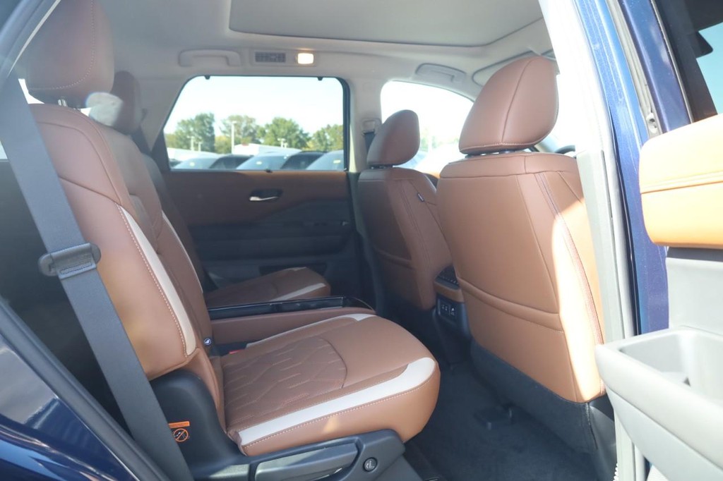 Nissan Pathfinder Vehicle Image 22
