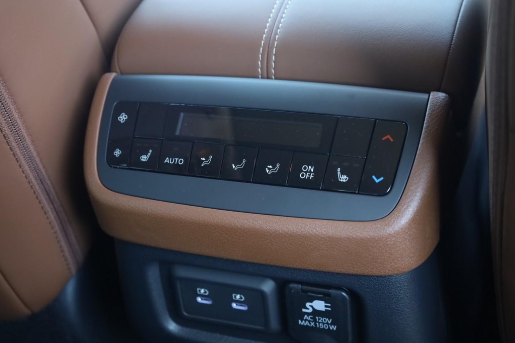 Nissan Pathfinder Vehicle Image 23