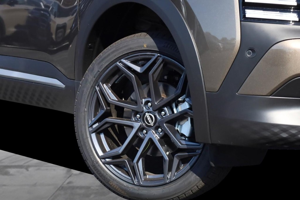 Nissan Kicks Vehicle Image 03