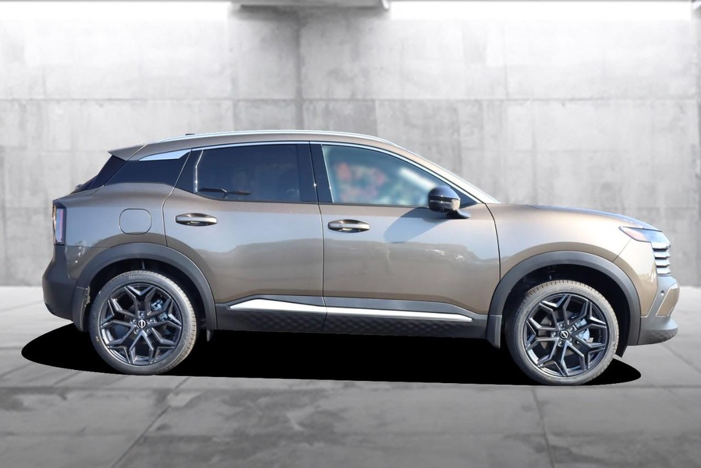 Nissan Kicks Vehicle Image 05