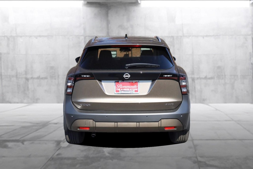 Nissan Kicks Vehicle Image 06