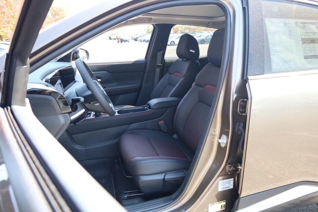 Nissan Kicks Vehicle Image 08