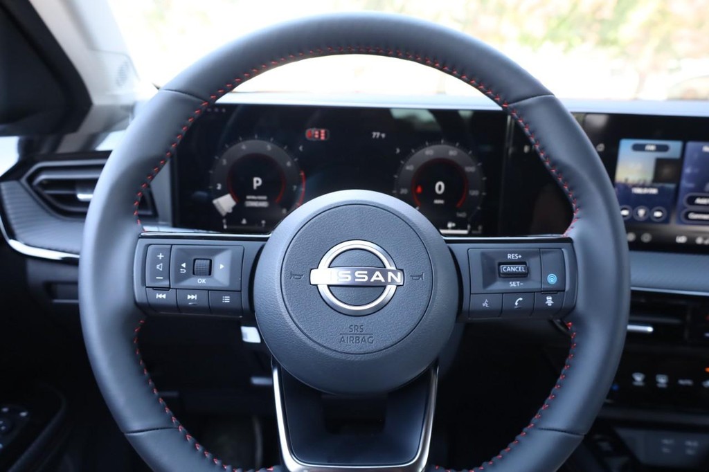 Nissan Kicks Vehicle Image 09