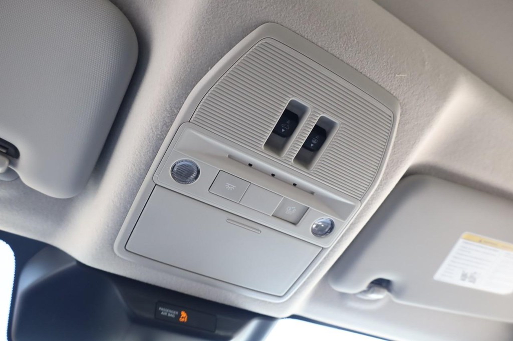 Nissan Kicks Vehicle Image 16