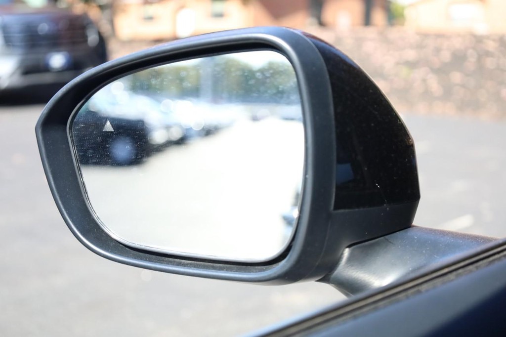 Nissan Kicks Vehicle Image 19