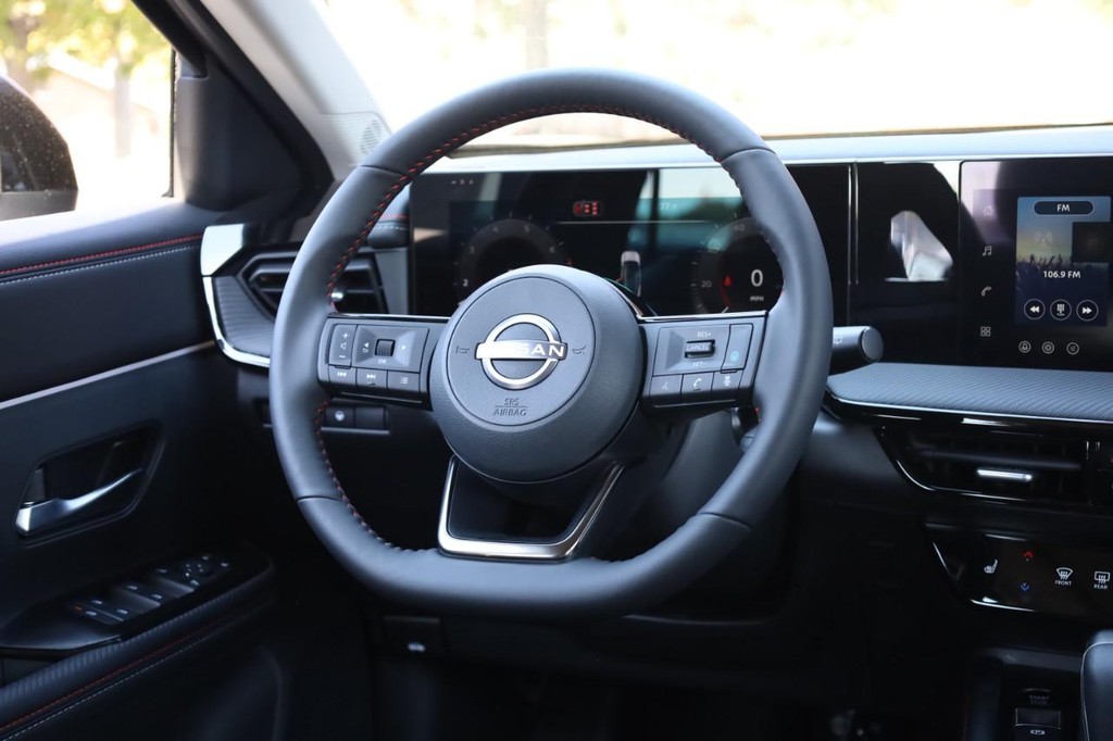 Nissan Kicks Vehicle Image 23
